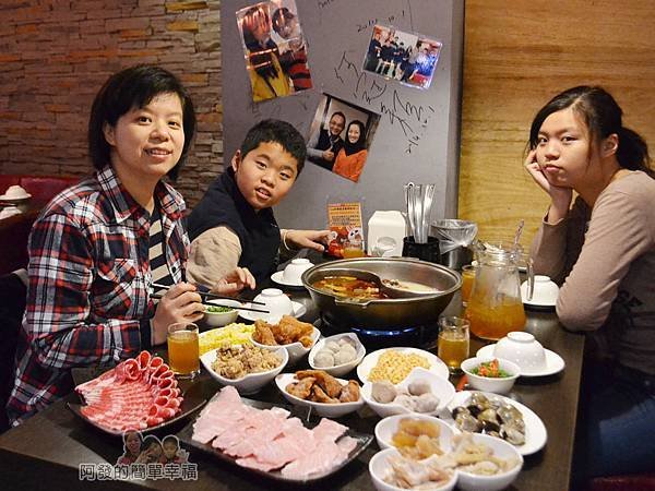 齊味麻辣鴛鴦火鍋16-美食上桌