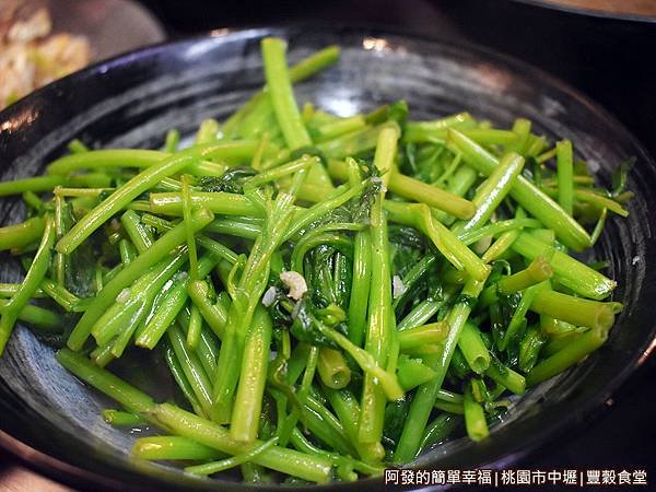 豐穀食堂15-炒青菜.JPG