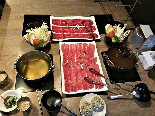 中和火鍋推薦-永安市場捷運旁-肉老大頂級肉品涮涮鍋/超浮誇肉