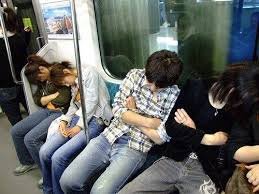 「take a nap in the train in japan」的圖片搜尋結果