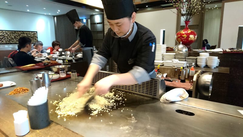 明水然無菜單鐵板燒，炒飯