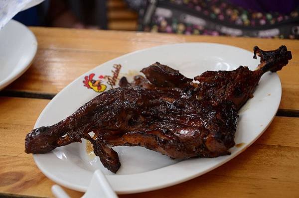 兩份雞腿飯午餐