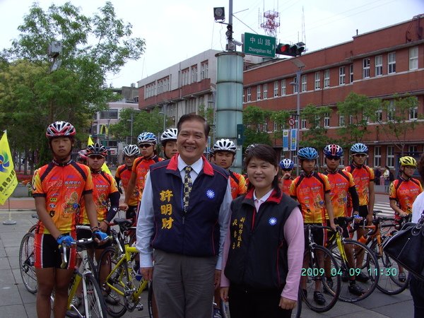 許明財與段孝芳市議員.JPG