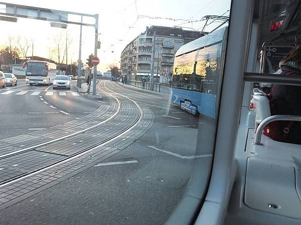 tram01.jpg