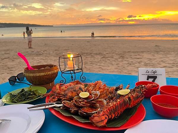 Lia Cafe｜金巴蘭海灘｜峇里島餐廳推薦｜夕陽下的浪漫海