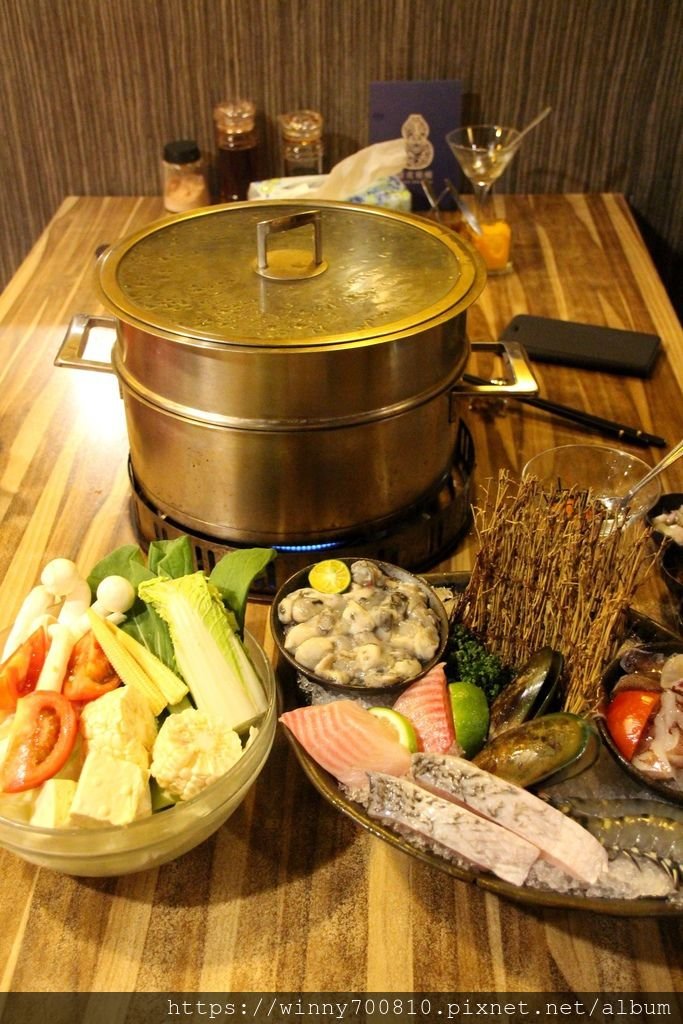 台北/松山【極蜆鍋物】(蛤蠣蒸鮮鍋)膽固醇爆表的頂級海鮮盤，