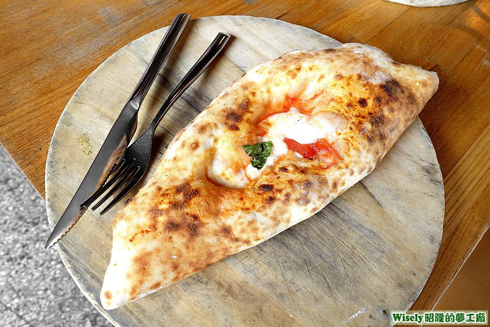 披薩餃-烤哈姆加納頌尼Prosciutto Calzone