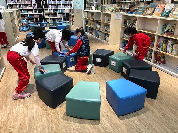 2023.11.27-12.1頒發期中考成績優良獎狀、完成閱