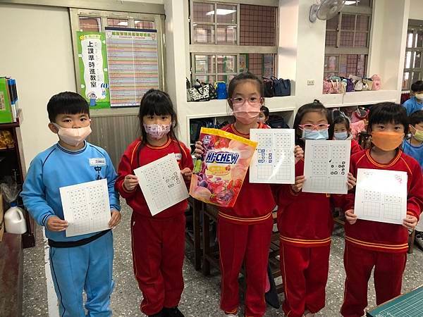 2023.11.27-12.1頒發期中考成績優良獎狀、完成閱