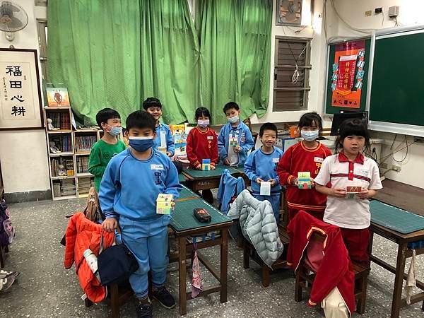 2023.11.27-12.1頒發期中考成績優良獎狀、完成閱