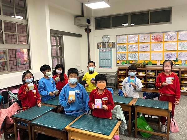 2023.11.27-12.1頒發期中考成績優良獎狀、完成閱