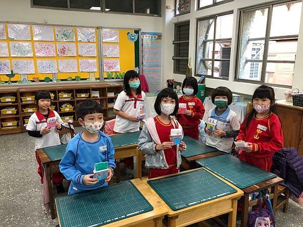 2023.11.27-12.1頒發期中考成績優良獎狀、完成閱