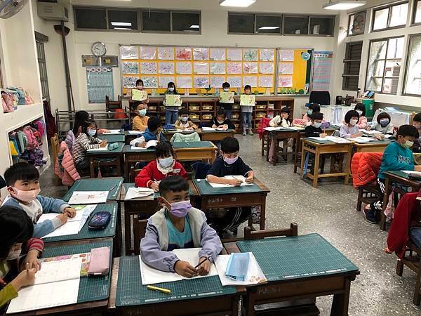 2023.11.27-12.1頒發期中考成績優良獎狀、完成閱