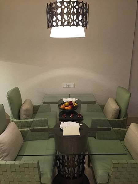 The Ritz-Carlton BALI餐桌