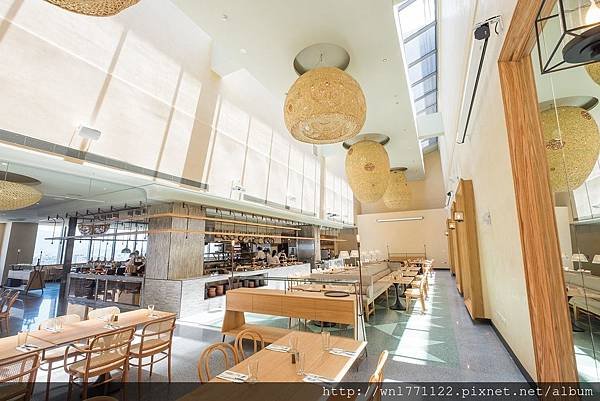 amba-Taipei-Songshan-Que-Restaurant-Atrium-Open-Kitchen.jpg