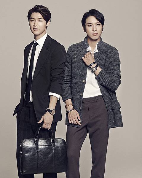 The December issue (to be published on 11/20) of the men’s magazine “GQ” will reveal the holiday photoshoot for Fossil! Go check out Yong Hwa and Min Hyuk’s attractive warm smile : )