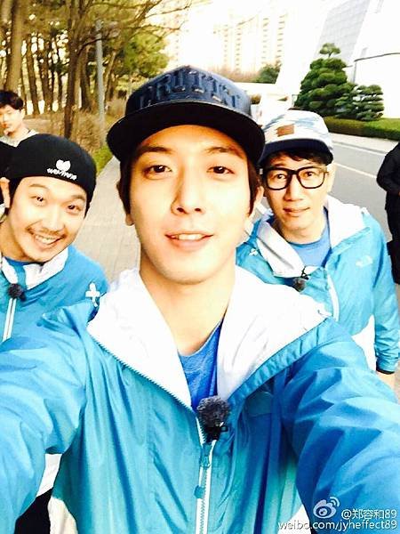 CNBLUE鄭容和拍攝《Running Man》的認證照