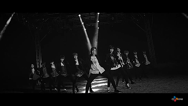 Wanna One | &quot;활활(Burn It Up)&quot; M/V