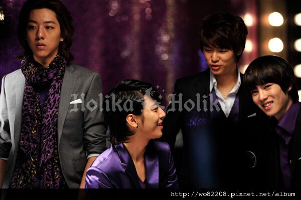 圖像和視頻訪談背後 CNBLUE Holika Holika CF卡。