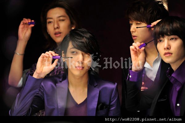 圖像和視頻訪談背後 CNBLUE Holika Holika CF卡。