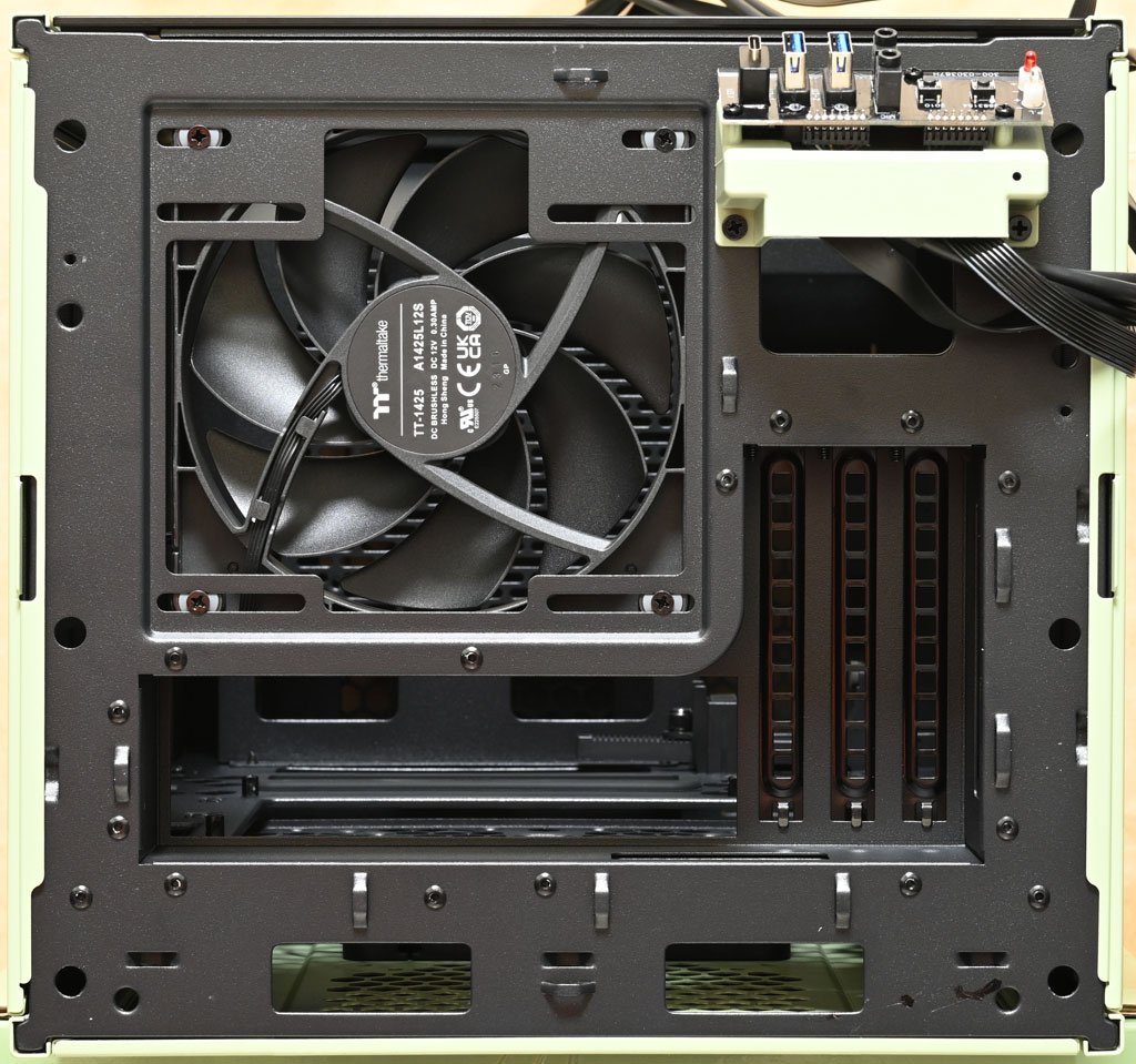 Thermaltake The Tower 200 抹茶綠機