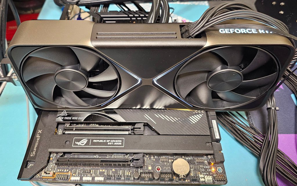 動爪玩NVIDIA GEFORCE RTX 5080 FE-