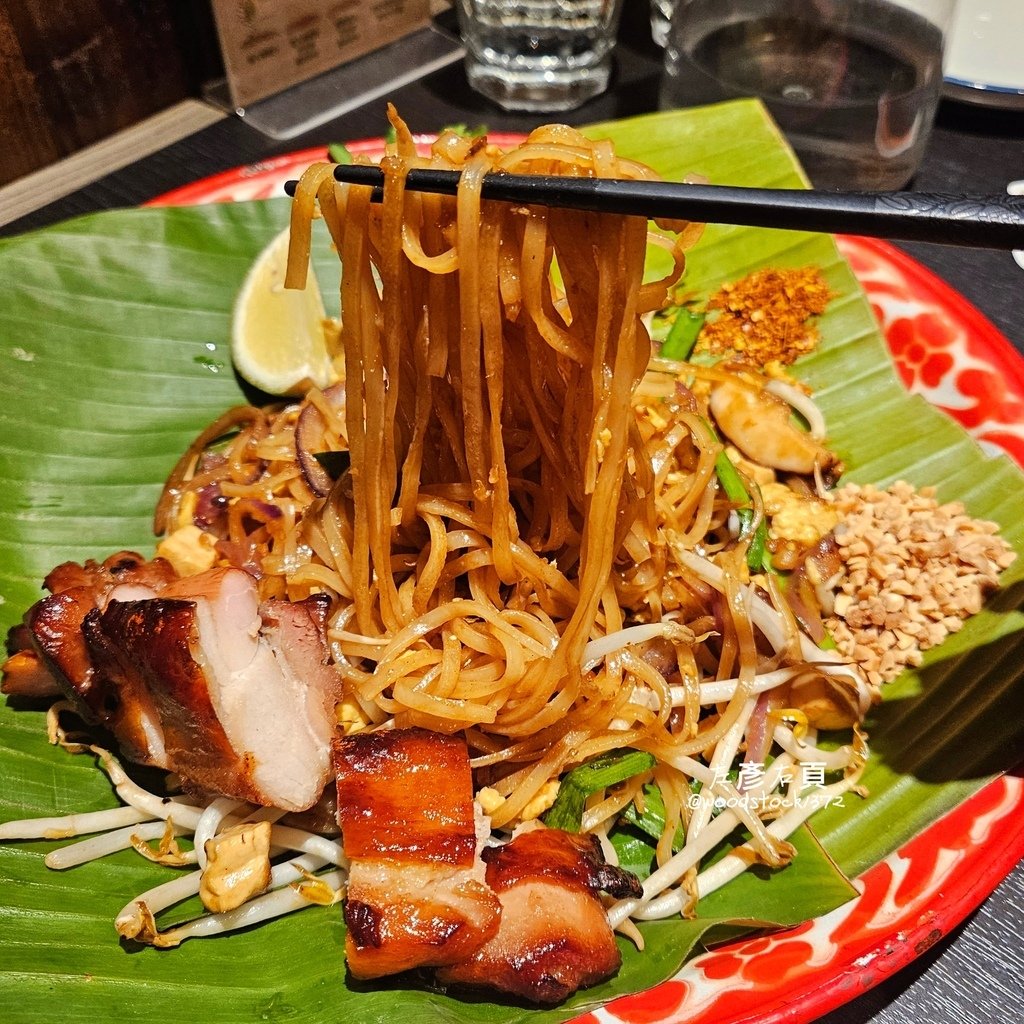 帕泰家Baan Phadthai_台南南紡店_醬烤雞腿炒河粉35.jpg