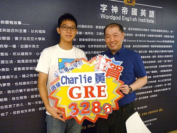 Charlie 黃與康老師合照-2.jpg