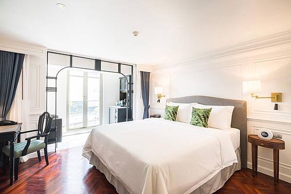 Prarop Deluxe Room.jpg
