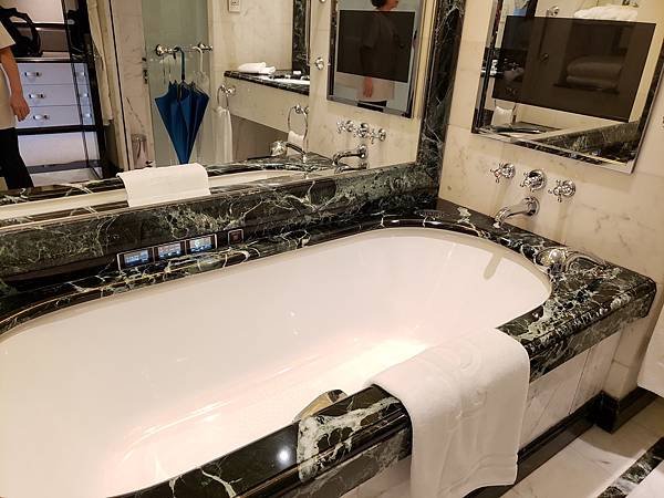 39, bathroom_浴缸.jpg