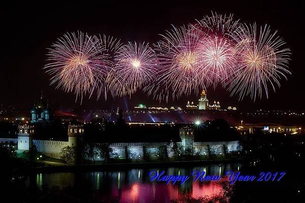 fireworks-victory-day-moscow-russia-1_S