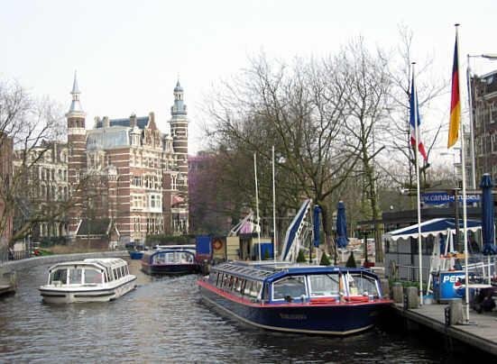 Canal AmsterdamSingelgracht_Netherlands_02.jpg