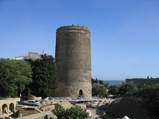 Baku_Azerbaijan_MaidenTower_01.jpg