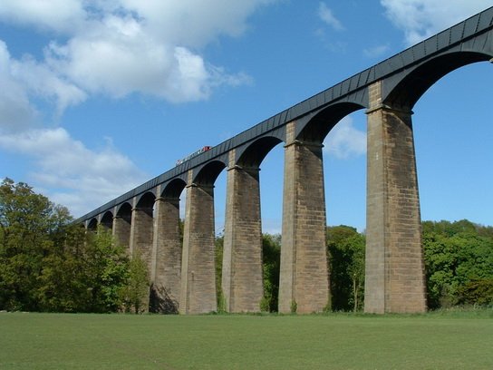 Pontcysyllte_AqueductCanal_UK_10.jpg