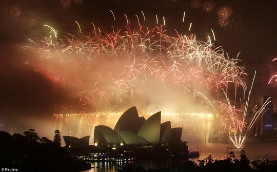 HappyNewYear2010_Sydney_b.jpg