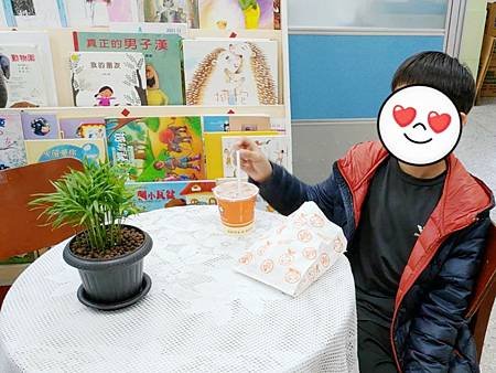 感恩聖仁基金會送暖和平會餐食服務