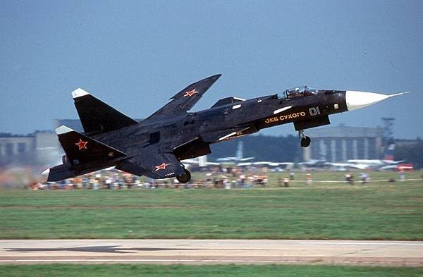 Sukhoi_Su-47_Berkut_(S-37)_in_2001.jpg