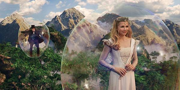 Oz-The-Great-and-Powerful-Michelle-Williams2