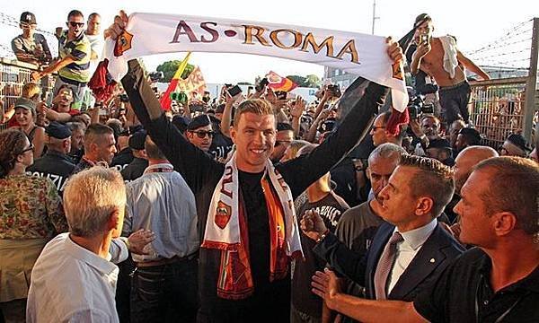 Edin-Dzeko-arrives-in-Rom-009