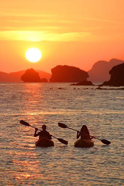 09.El Nido Resorts Activities - Sunrise or sunset guided kayak tour.jpg