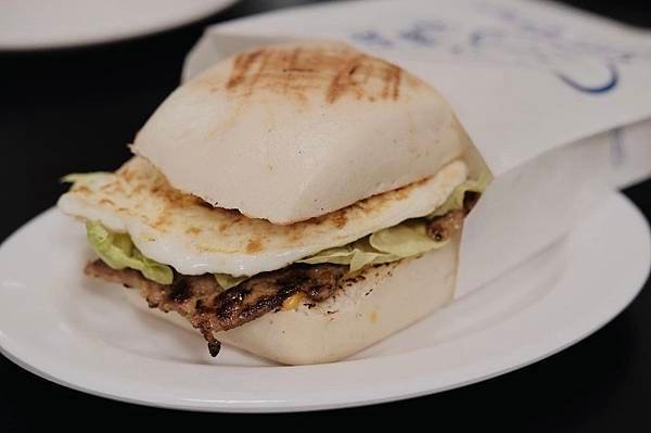 碳饅堡｜好吃的碳烤饅頭！冰火口味必點！｜台南宵夜、台南美食