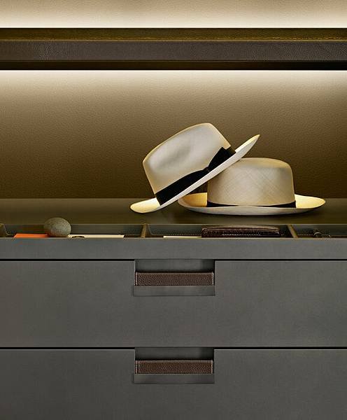 Gallery_3_53033_bebitalia_storage-unit_Backstage-01_04_1.jpeg