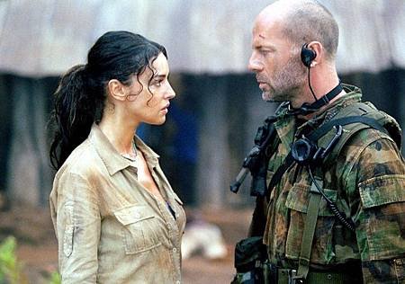 烈日風暴英語 Tears of the Sun 布魯斯·威利 Bruce Willis 莫妮卡·貝魯奇 Monica Bellucci