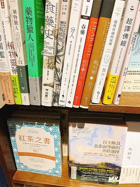 [食記]  【台北美食】浮光書店-中山站不限時複合式咖啡廳|