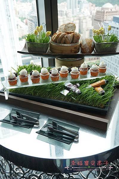 W館