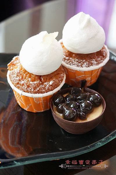 W館