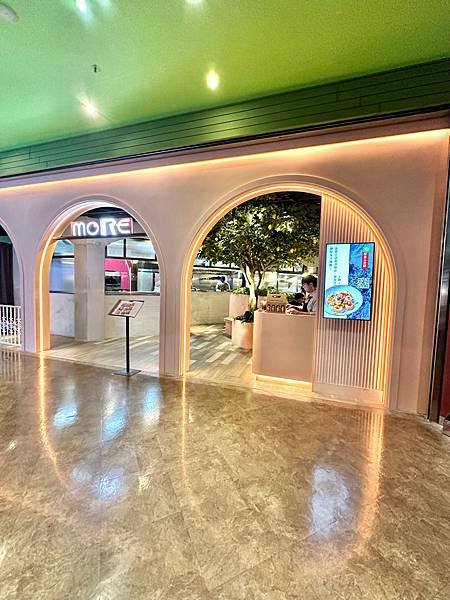 《台北美食》信義商圈超人氣義式餐廳，座落信義威秀～～More