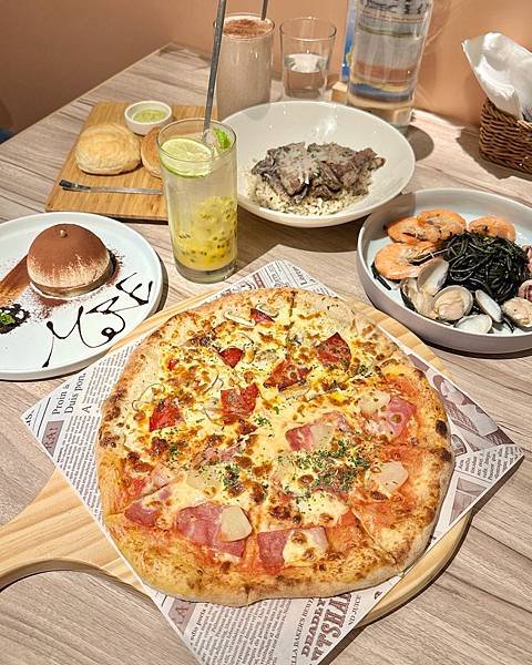 《台北美食》信義商圈超人氣義式餐廳，座落信義威秀～～More