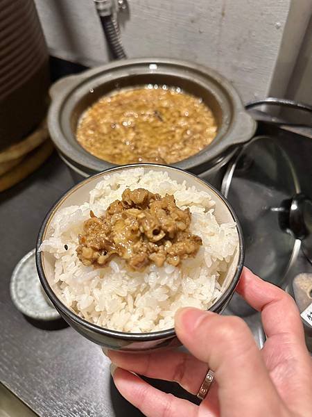 《高雄美食》座落鹽埕商圈的燒肉店，一個人也可以吃燒肉～～鹿邊