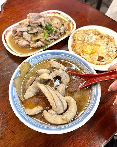 《台北美食》寧夏夜市必吃美食～～環記麻油雞，排隊人潮絡繹不絕